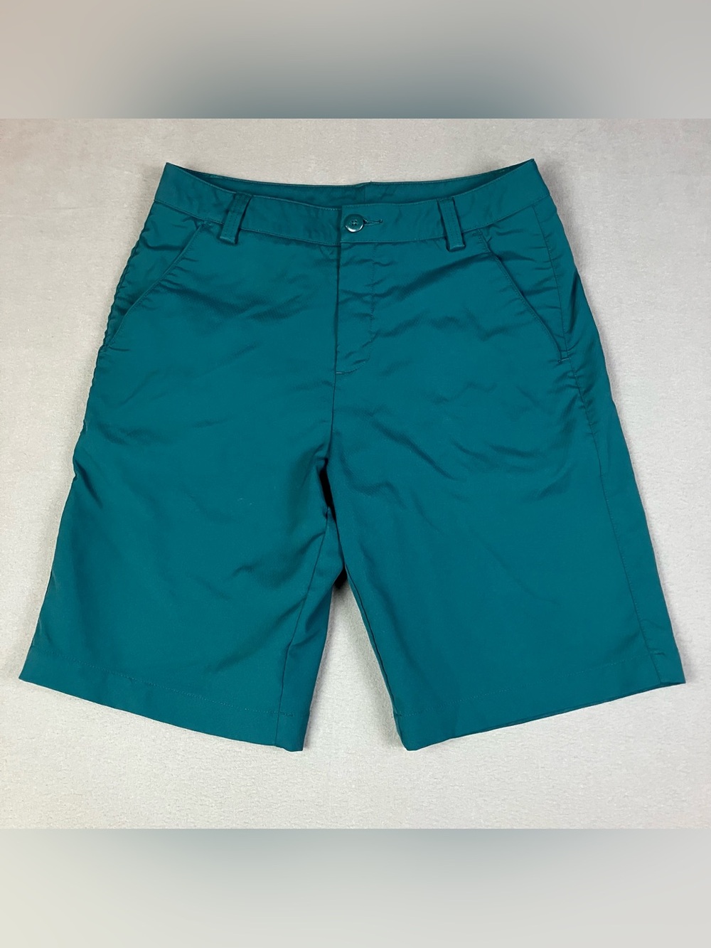 Puma Men’s Performance Golf Shorts Size 30 Green Flat Front Zip Fly. In good con